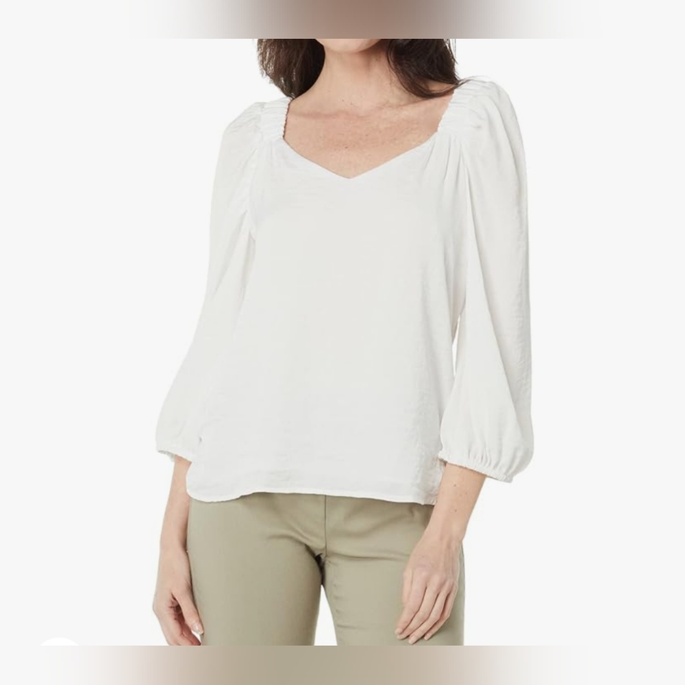 COPY - 🛍️ Vince Camuto Large, Ivory colored blouse